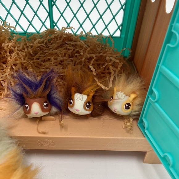 Little Live Pets Interactive Guinea Pig Mama & Babies Surprise - Picture 3 of 5
